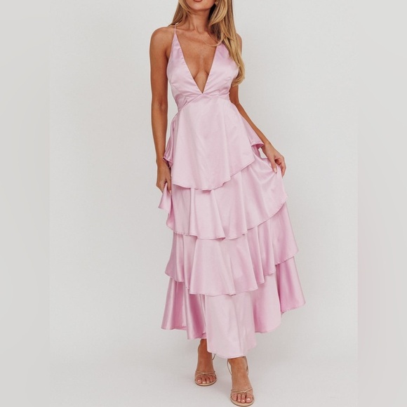 Selfie Leslie Dresses & Skirts - Selfie Leslie NWT Auguste Tiered Frill Strappy Back Dress Lilac